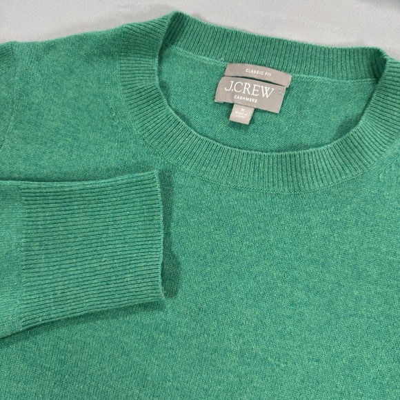 J.CREW Women's M Green Classic Fit Crewneck 100% Cashmere Long Sleeve Sweater - Picture 1 of 16